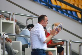 التهاني تنهال علي موبايل رئيس نادي الشمس بعد انجاز اليد