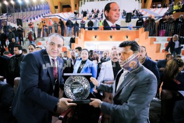 وزير الشباب والرياضة يهنئ رئيس النادي بإنجاز بطل الجودو