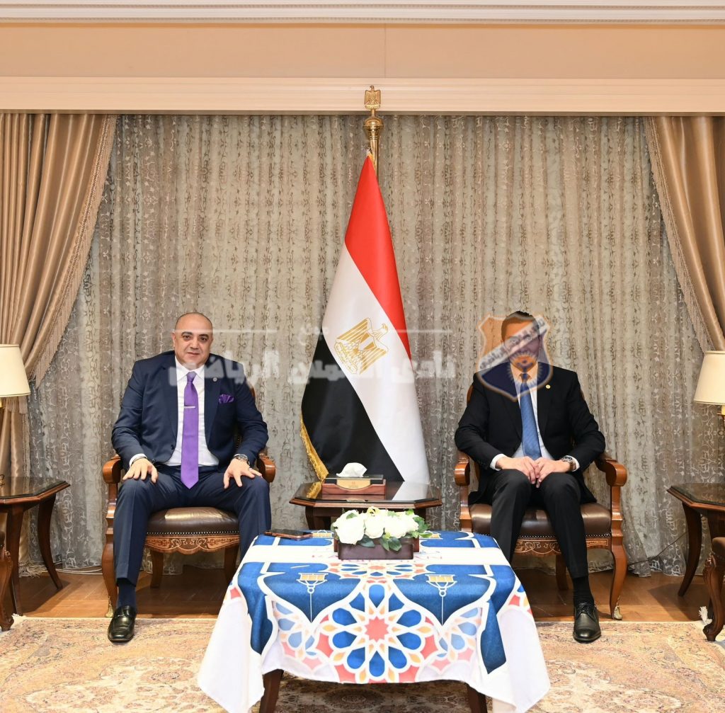 رئيس نادي الشمس يهنئ وزير الشباب والرياضة