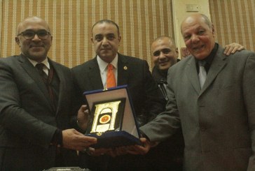 مجلس الشمس يهدي الدمرداش درع النادى