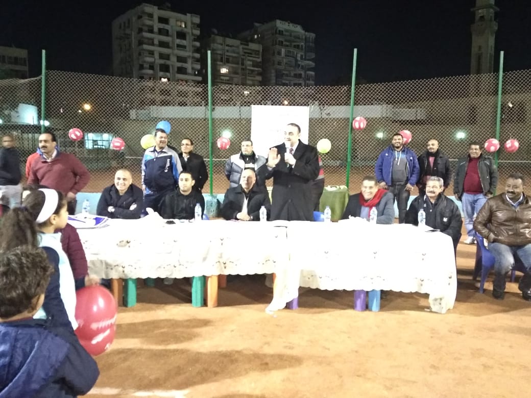 مجلس الشمس يلتقي أسرة التنس الأرضي