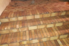 تغطية سلم نسلة بالطوب الحرارى