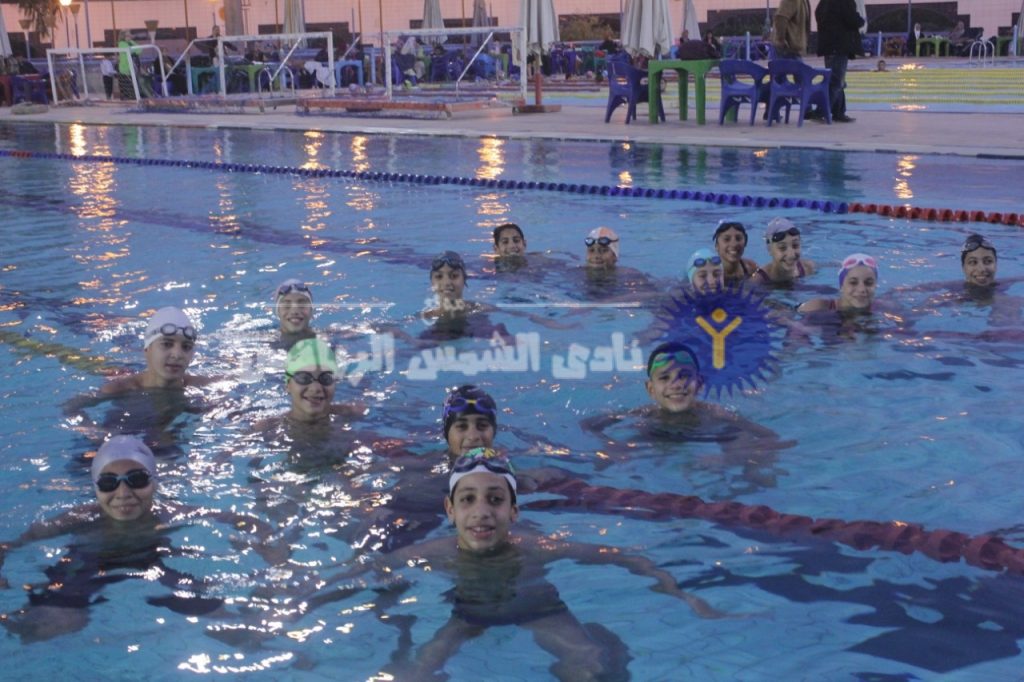 عبد الوهاب يشيد بما قدمة رئيس نادي الشمس في حمام السباحة الأوليمبي