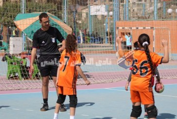 يد 2008 بنات يتغلب على الزهور في ببطولة المنطقة