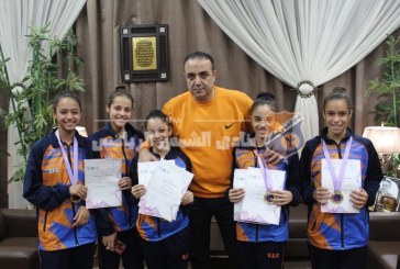 أبو زيد يكرم فريق الجمباز الإيقاعي بعد انجاز البطولة الدولية