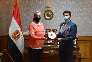 وزير الرياضة يكرم آية مدنى ويدعوها للمشاركة فى لجنة المشروع القومى للموهبة