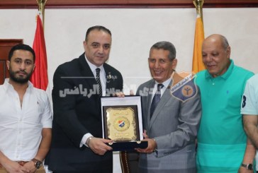 أبوزيد يكرم رئيس هيئة الانتاج الحربي بعد بروتوكول التعاون