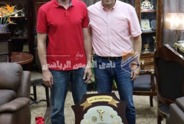 أبوزيد يستقبل سالم بعد انجاز اليد
