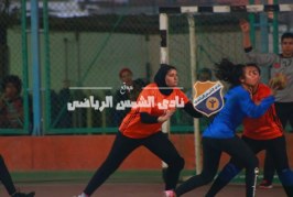يد 2002 بنات تفزن على الجزيرة