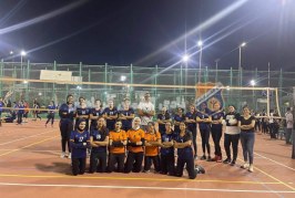 طائرة 16 ناشئات تفزن على الشرطة